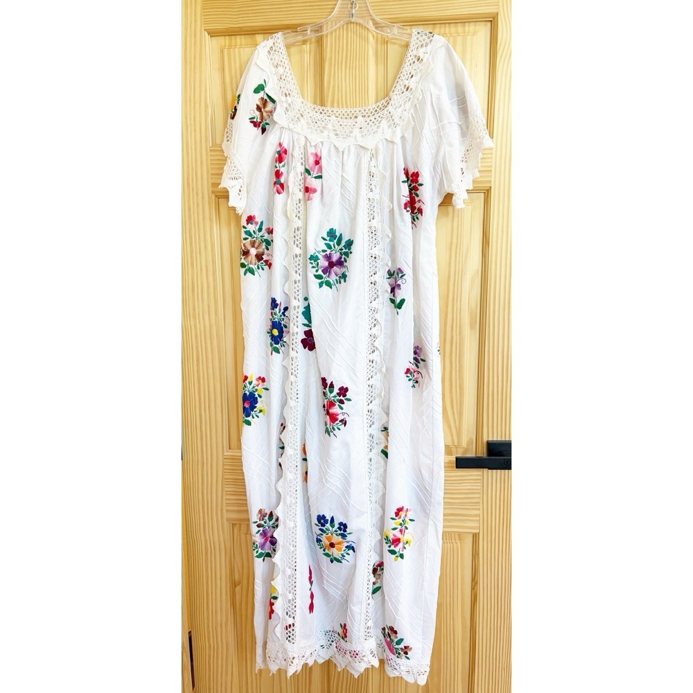 VTG 70s HAND EMBROIDERED MEXICAN MAXI DRESS, multifloral, cotton Size Large